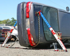 Telecrib Junior supporting a car