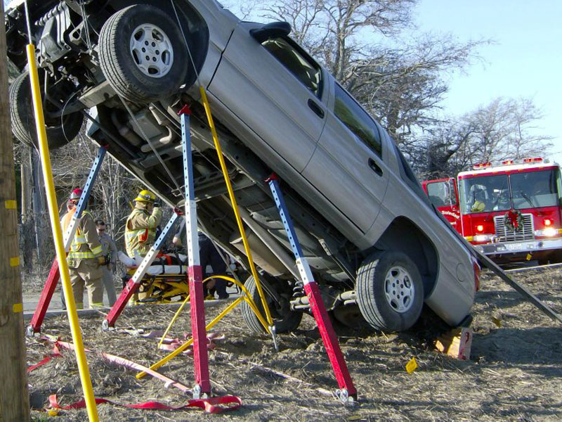 telecrib struts lifting a vehicle