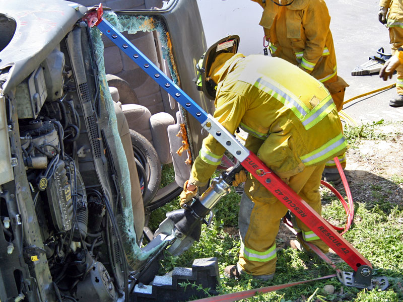 telecrib struts supporting a vehicle